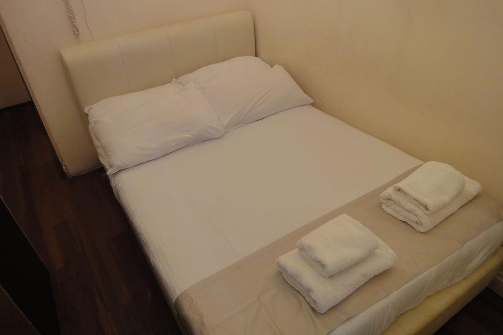 Earls Court Apartment London